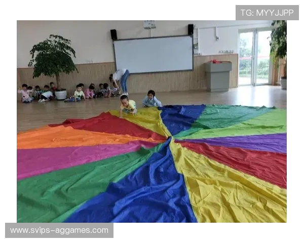 幼儿园托班彩虹伞游戏活动设计与实施方案